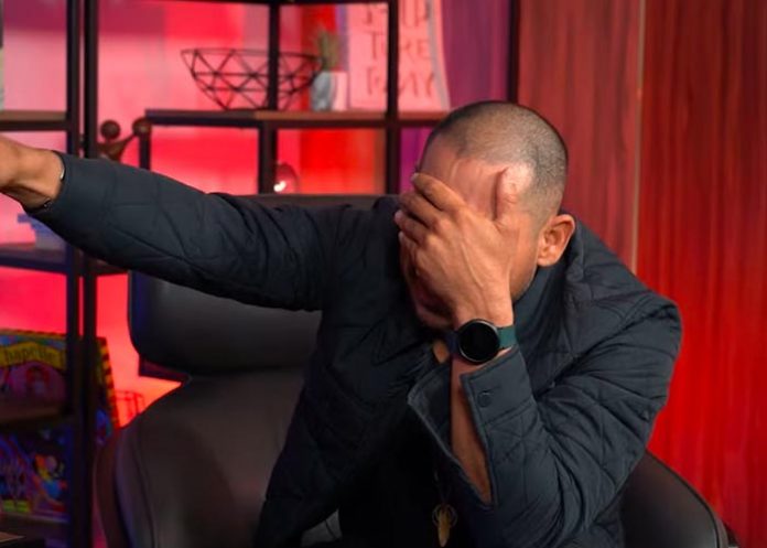 llanto Rompió en llanto y grabó un mensaje imborrable en la guitarra