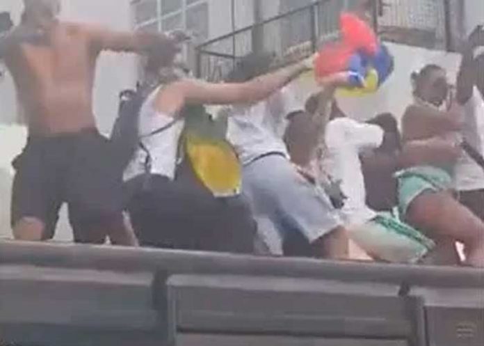 Chavalos se quiebran el 