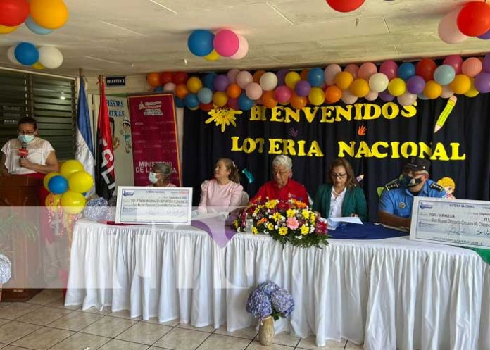 Entrega de utilidades de la Lotería Nacional para la sociedad