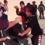 Una de las menores está acompañada de su madre