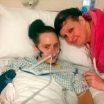 «Sobrevivió para contarlo» Fue enterrada viva por su novio en Reino Unido Ahorcada, enterrada viva por su novio en Reino Unido