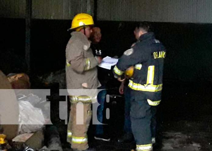 Bodega recicladora en Managua casi se reduce a cenizas