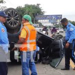 Imprudencia al volante provoca vuelco en Managua Imprudencia al volante provoca vuelco en Managua