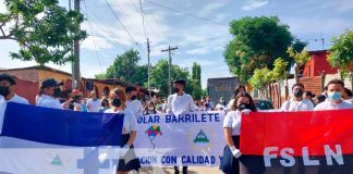 Colegios del Distrito III y IV de Managua desfilan en saludo a las fiestas patrias