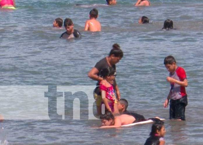 Familias visitan la laguna de Xiloá en estas vacaciones patrias