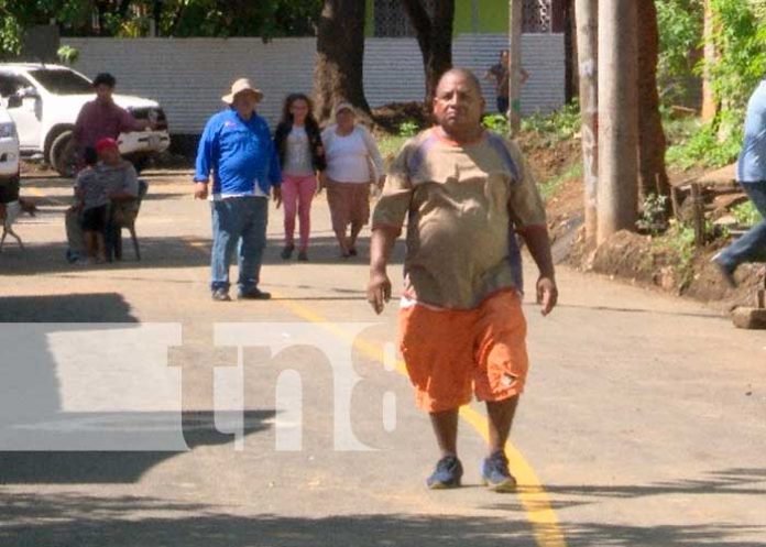 Familias del Bo.18 de Mayo en Managua celebran ejecución de proyecto vial