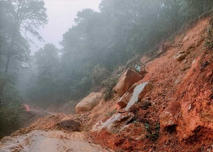 Alud de tierra deja siete muertos en México por el paso de la tormenta Lester