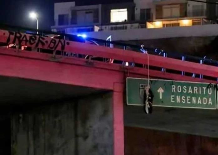 mexico3 Espeluznante hallazgo del cuerpo de una mujer con narcomensaje en México