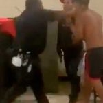 Policía de Nueva York le propinó un domador «derechazo» a un migrante Policía de Nueva York le propinó un domador "derechazo" a un migrante