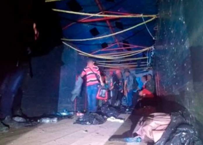 ¡Una vez más! 153 migrantes son abandonados dentro de un tráiler en México