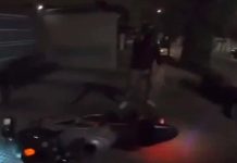 ‘Salado’ hombre le roban la moto a punto de entrar a casa y lo grabó Dos delincuentes armados que llegaron en una moto