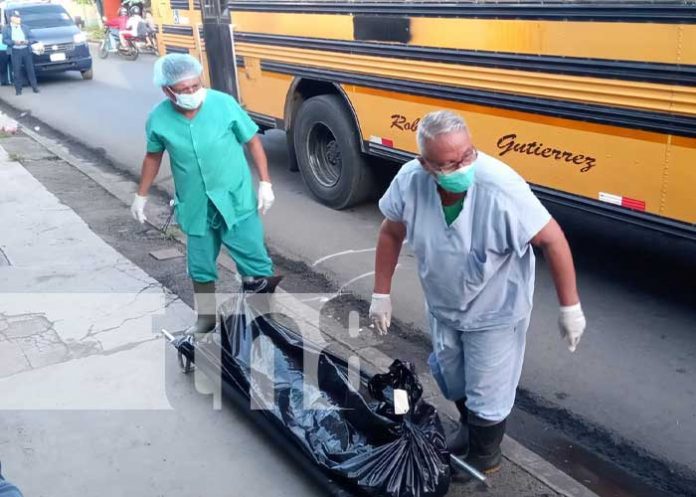 Lugar del mortal accidente con un bus en Managua
