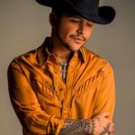 Nodal confiesa que nunca ha recibido regalo de padres