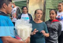 Entregan paquetes con productos alimenticios en el DlV de Managua Entrega de paquetes alimenticios a madres de héroes y mártires