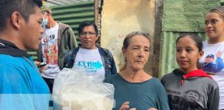 Entrega de paquetes alimenticios a madres de héroes y mártires