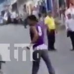 Atacan a joven brutalmente a patadas en San José de Bocay, Jinotega Ataque brutal en una calle de San José de Bocay, Jinotega