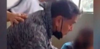 Capta a profesor "moclín" en Perú manoseando a las alumnas en clases