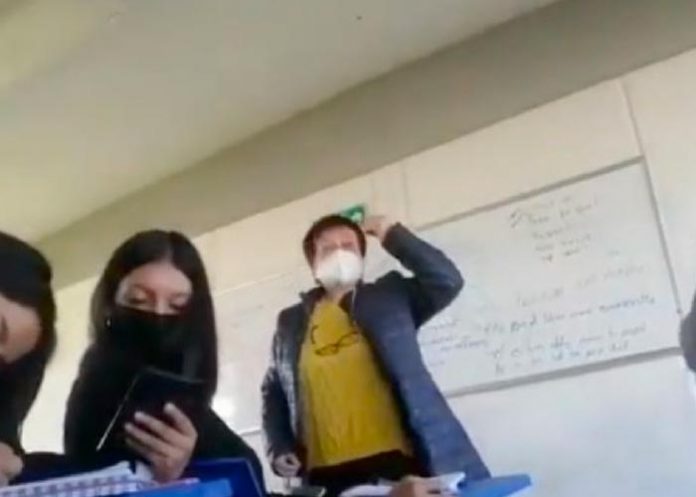 profe2 Graban y exhiben a maestra insultando a sus alumnos