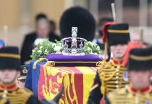 Un multitudinario adiós a la Reina Isabel II en Gran Bretaña Féretro de la Reina Isabel II