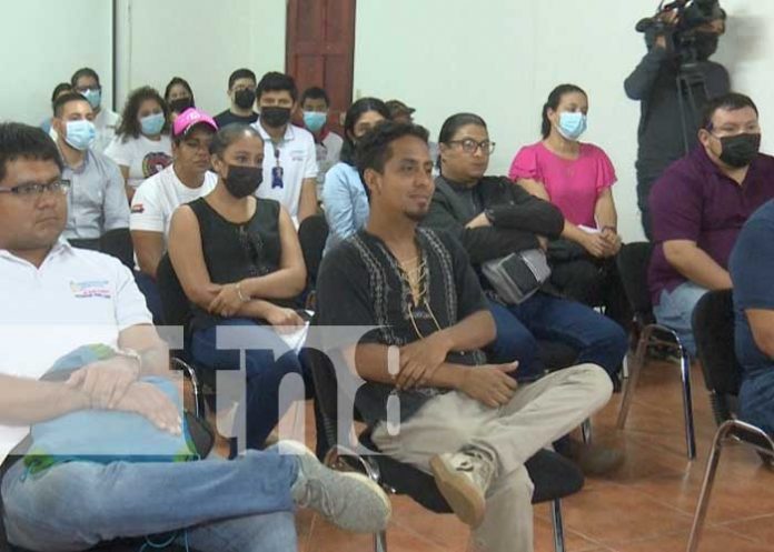 Conversatorio con jóvenes sobre el legado de Rigoberto López Pérez