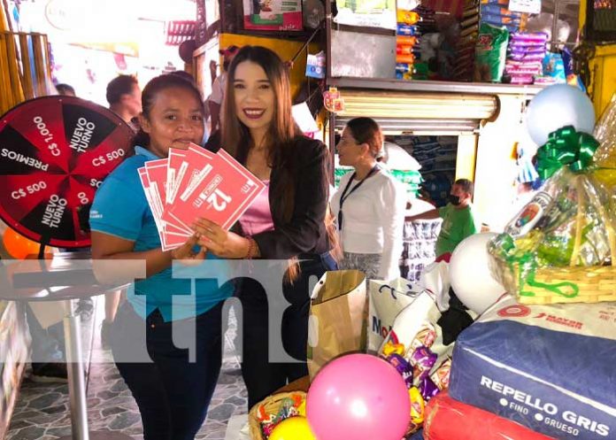 La Ruleta Ganadora de Crónica TN8 premio a una recepcionista en el mercado Mayoreo