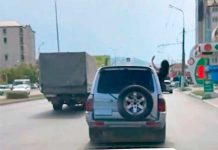 Casi muere desnucada tras tremenda "pencazo" por una selfie en Rusia