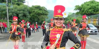 Estudiantes del Distrito II de Managua desfilan en saludo al mes patrio