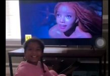«Es morena como yo»: Niña es viral tras reacción al trailer de «La Sirenita» "Es morena como yo": Niña es viral tras reacción al trailer de "La Sirenita"