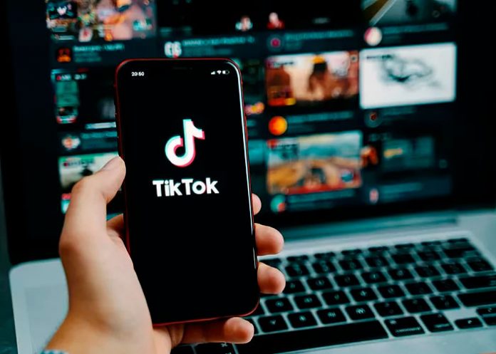 Acusan a TikTok de robar información confidencial de millones de cuentas