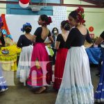 MINED entrega trajes folclóricos al colegio Chiquilistagua, Managua Trajes folclóricos en colegio Chiquilistagua, Managua