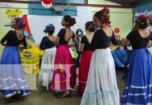 MINED entrega trajes folclóricos al colegio Chiquilistagua, Managua Trajes folclóricos en colegio Chiquilistagua, Managua