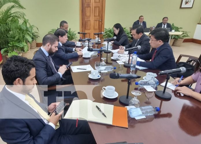 Delegación de Vietnam y Nicaragua reunidos para temas políticos y económicos