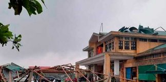 Tifón Noru toca tierra dejando a miles de personas en albergue en Vietnam
