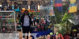 Feria cristiana en celebración al 453 aniversario de la biblia al castellano