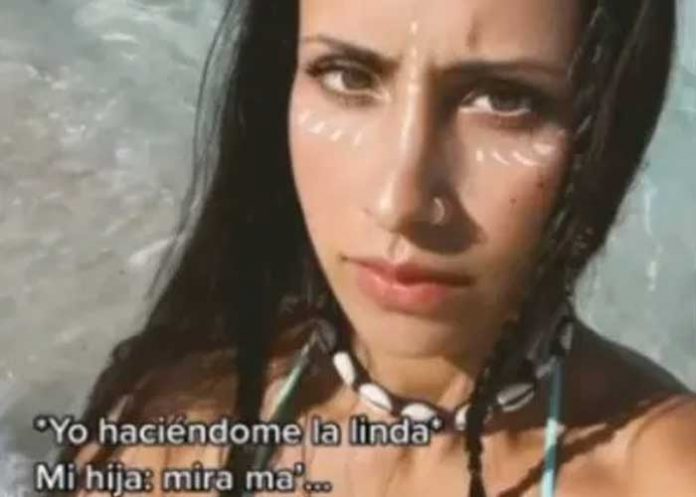 Niña expresa que defecó en el mar y arruina el sexy video de su mamá