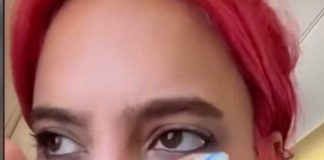 "Asqueroso": Sujeto es exhibido por cortarse las uñas en pleno vuelo