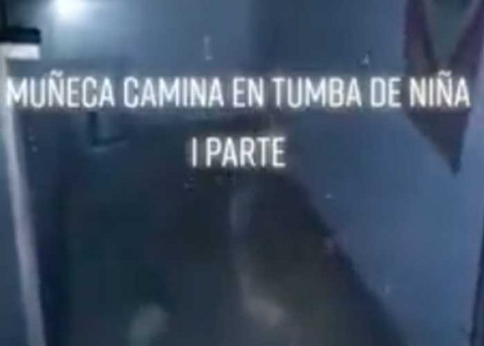 ¡Qué miedo! En video, captan terrorífica muñeca caminando en una tumba
