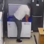 Ladrón termina atrapado en un freezer tras intentar robar Ladrón termina atrapado en una freezer tras intentar robar
