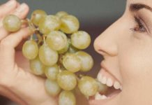 Restaurante ofrece vacantes de trabajo para dar de comer uvas Restaurante ofrece vacantes de trabajo para dar de comer uvas