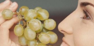 Restaurante ofrece vacantes de trabajo para dar de comer uvas