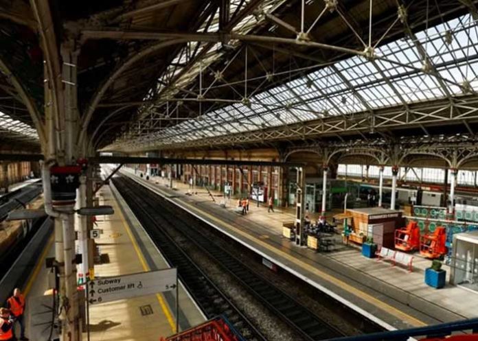 Compañías ferroviarias de Reino Unido realizan huelga ante inflación