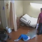 ¡VIDEO! Cuidadoras agreden a abuelito discapacitado en Texas ¡VIDEO! Cuidadoras agreden a abuelito discapacitado en Texas