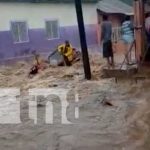 Señor en Nandaime vivo de milagro luego que lo arrastrara la corriente Señor de Nandaime vivo de milagro, luego que lo arrastrara las fuertes corrientes de la lluvias