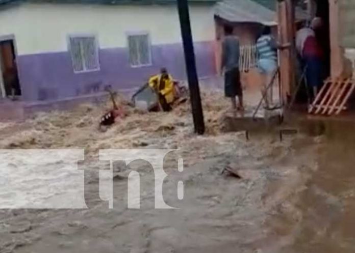 Señor de Nandaime vivo de milagro, luego que lo arrastrara las fuertes corrientes de la lluvias