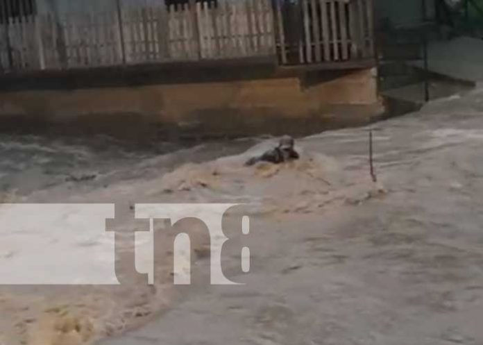 1 ¡Irresponsable! Hombre es arrastrado por las corrientes de una quebrada en Estelí