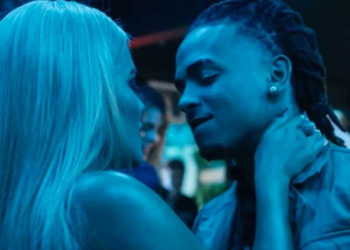 ¿Nuevo amorío? Karol G y Ozuna describe cómo besan