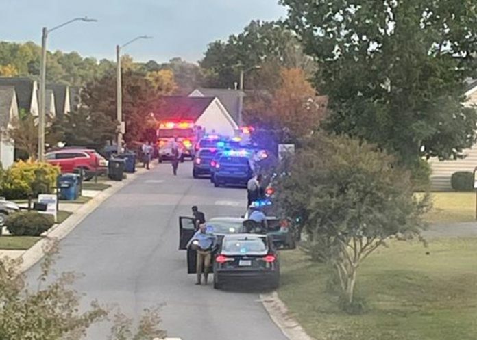 Mueren 5 personas tras un tiroteo en Carolina del Norte