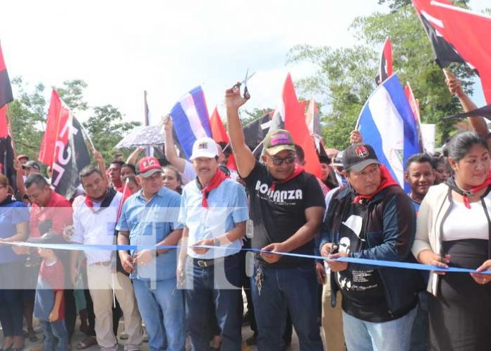 Entregan carretera de concreto hidráulico a familias de Bonanza