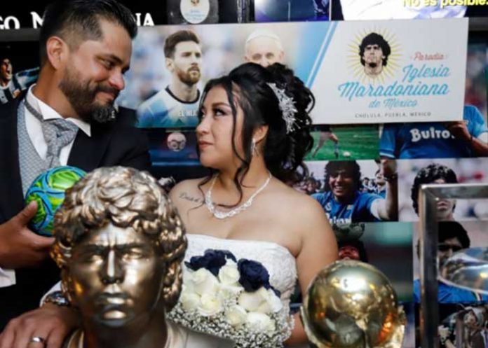 Iglesia que adora a Maradona realizó su primera boda en su nombre