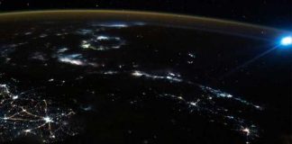 ¡Insólito! Captan desde el espacio raros objetos brillantes sobre la Tierra